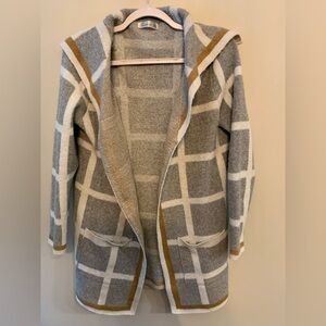 89th + MADISON Cozy Gray Plaid Women's Sweater